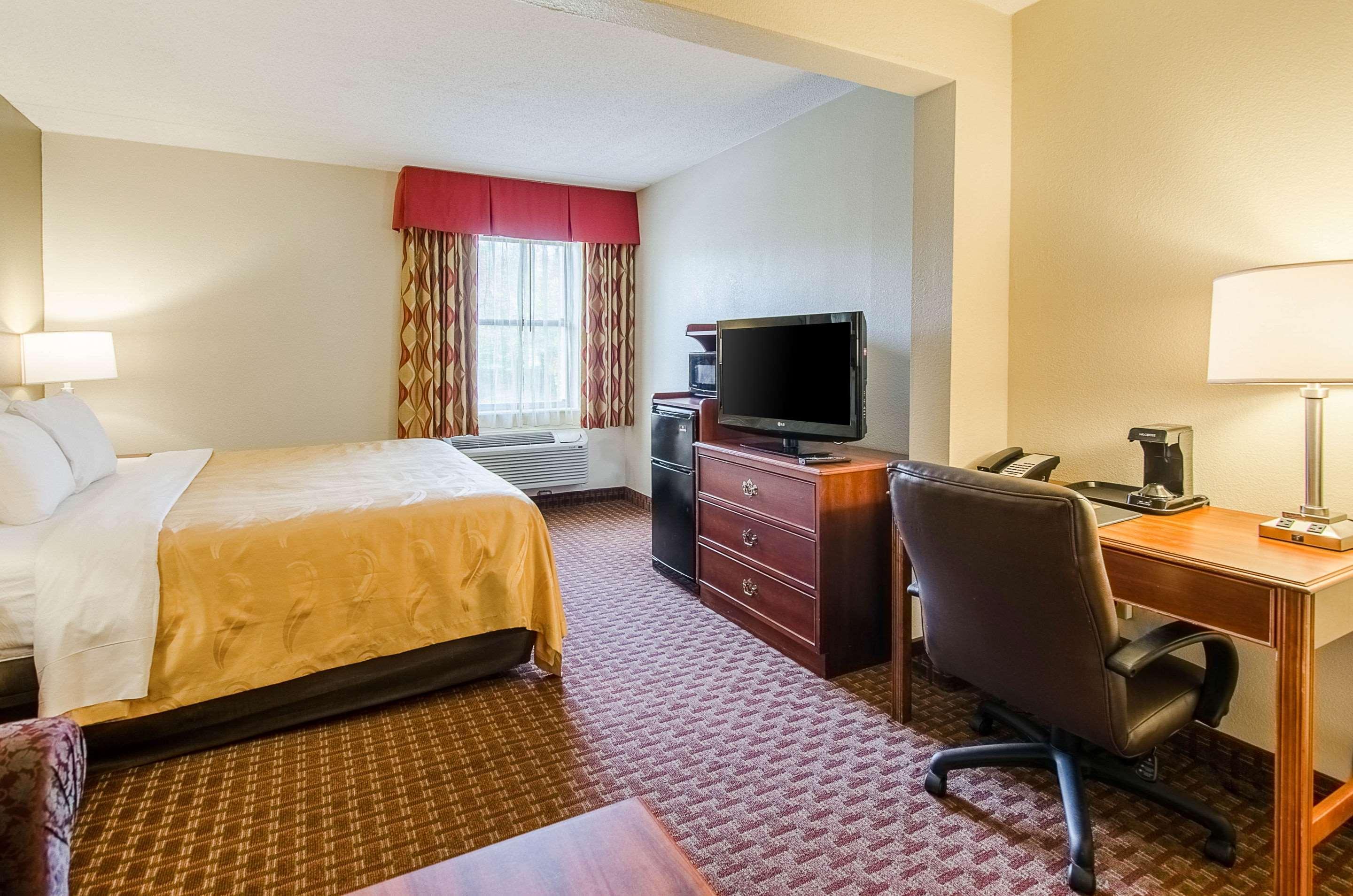 Quality Inn & Suites Lexington Near I-64 And I-81 Timber Ridge Exterior foto