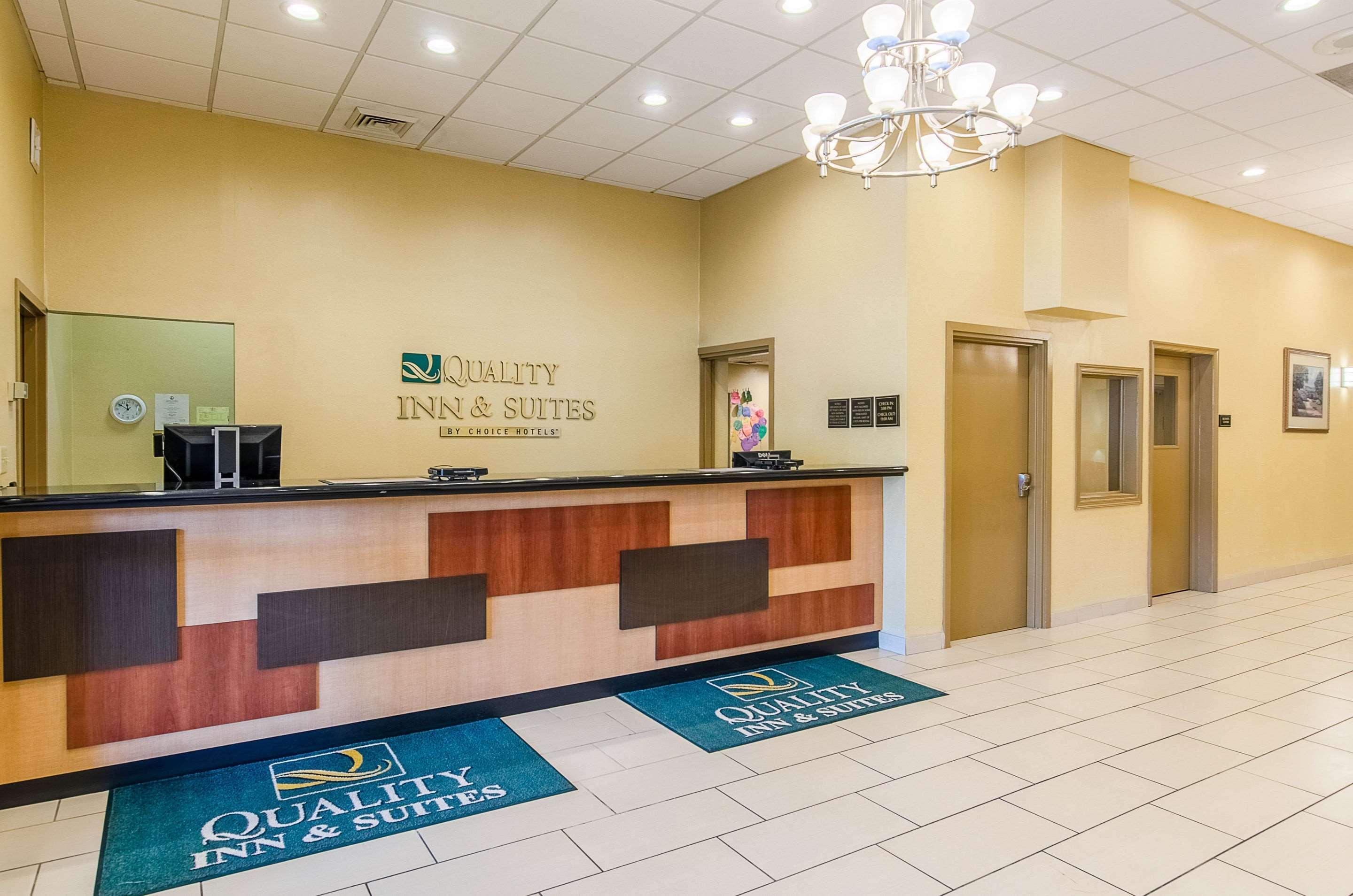 Quality Inn & Suites Lexington Near I-64 And I-81 Timber Ridge Exterior foto