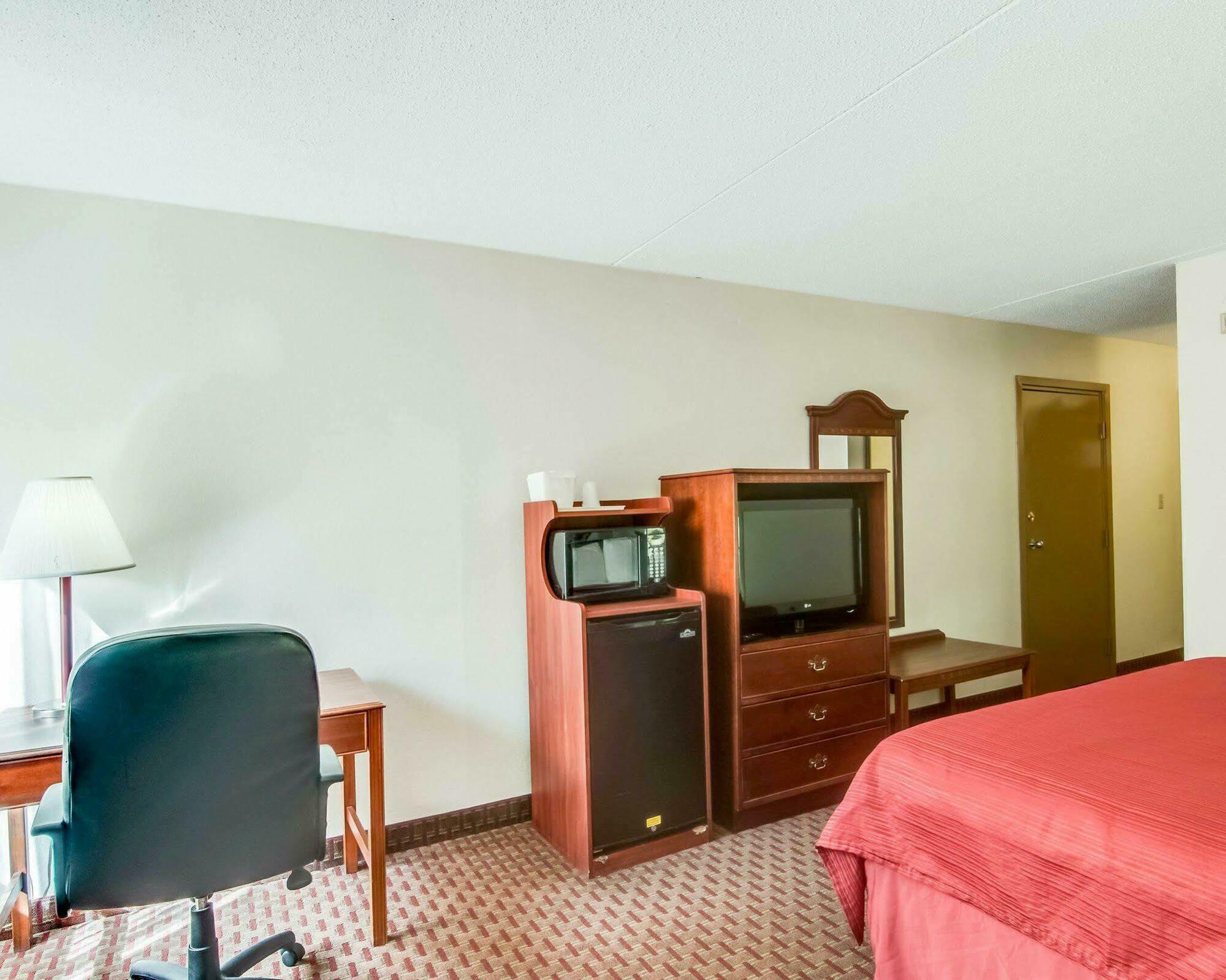 Quality Inn & Suites Lexington Near I-64 And I-81 Timber Ridge Exterior foto