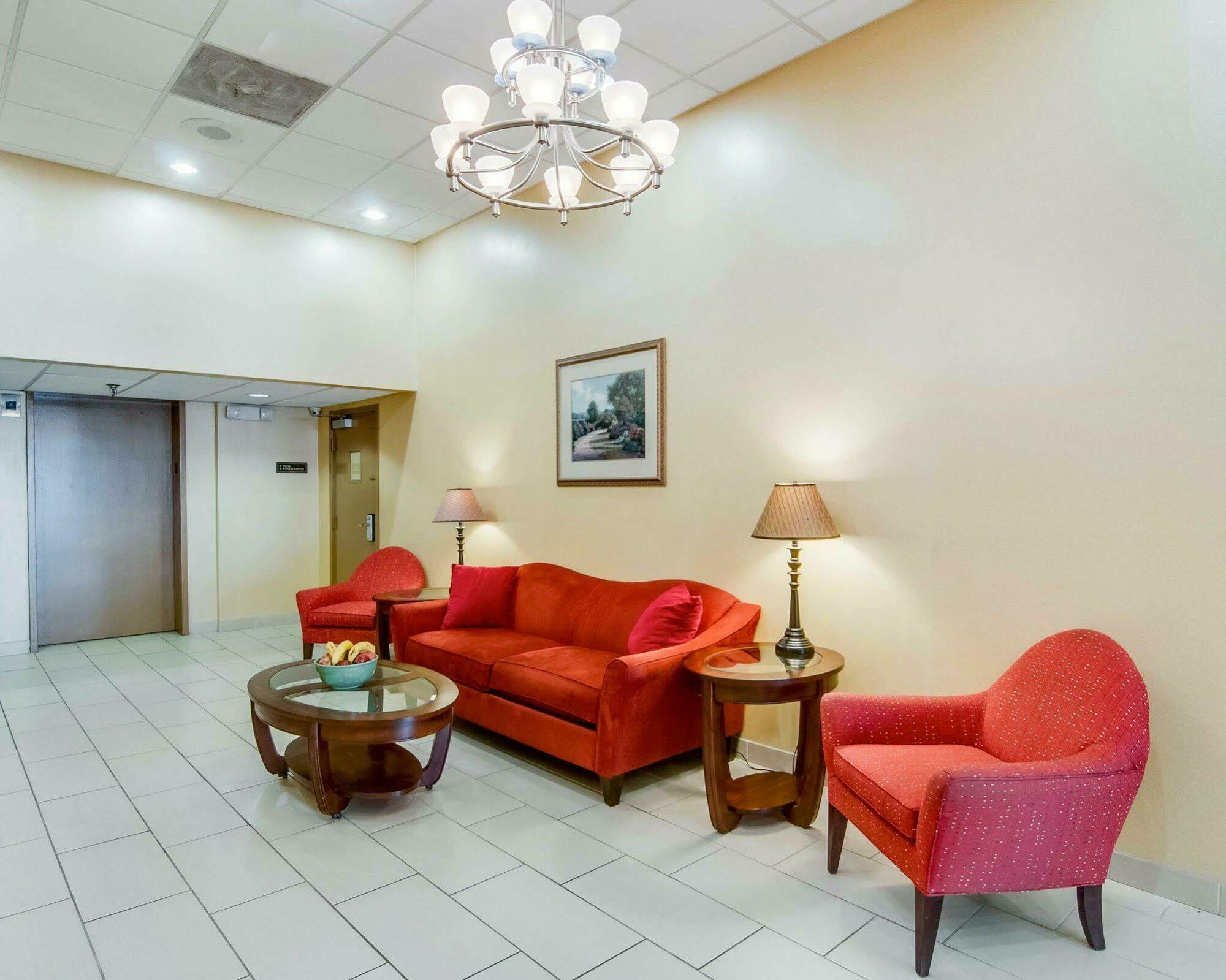 Quality Inn & Suites Lexington Near I-64 And I-81 Timber Ridge Exterior foto
