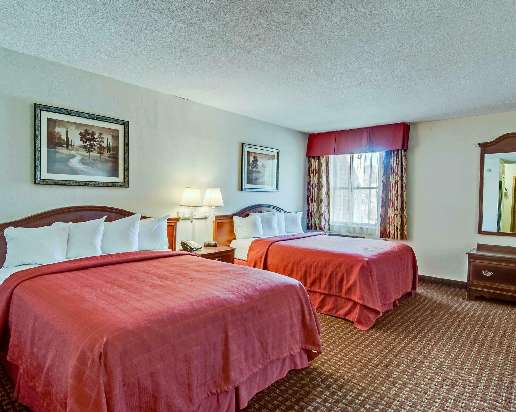 Quality Inn & Suites Lexington Near I-64 And I-81 Timber Ridge Exterior foto