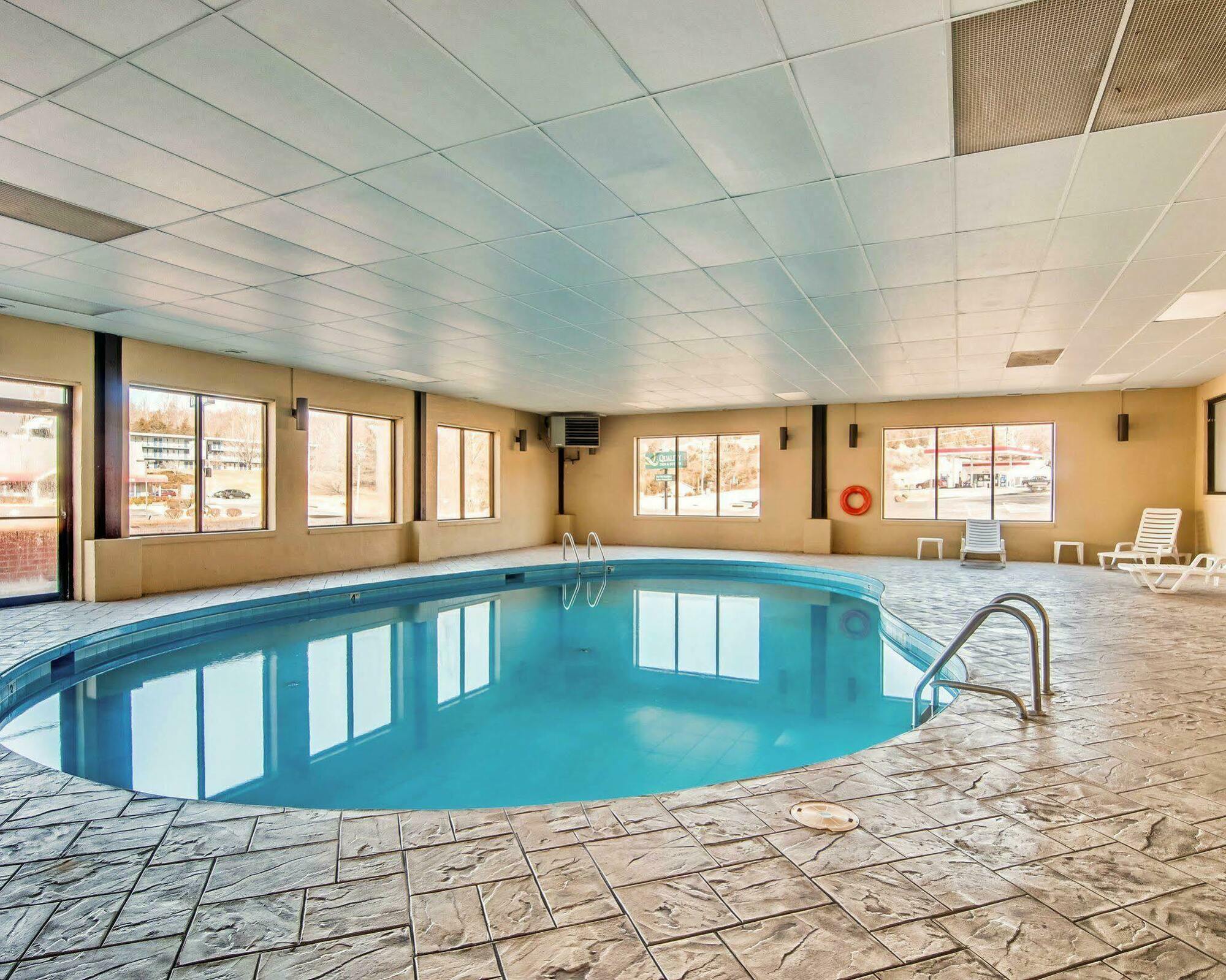 Quality Inn & Suites Lexington Near I-64 And I-81 Timber Ridge Exterior foto