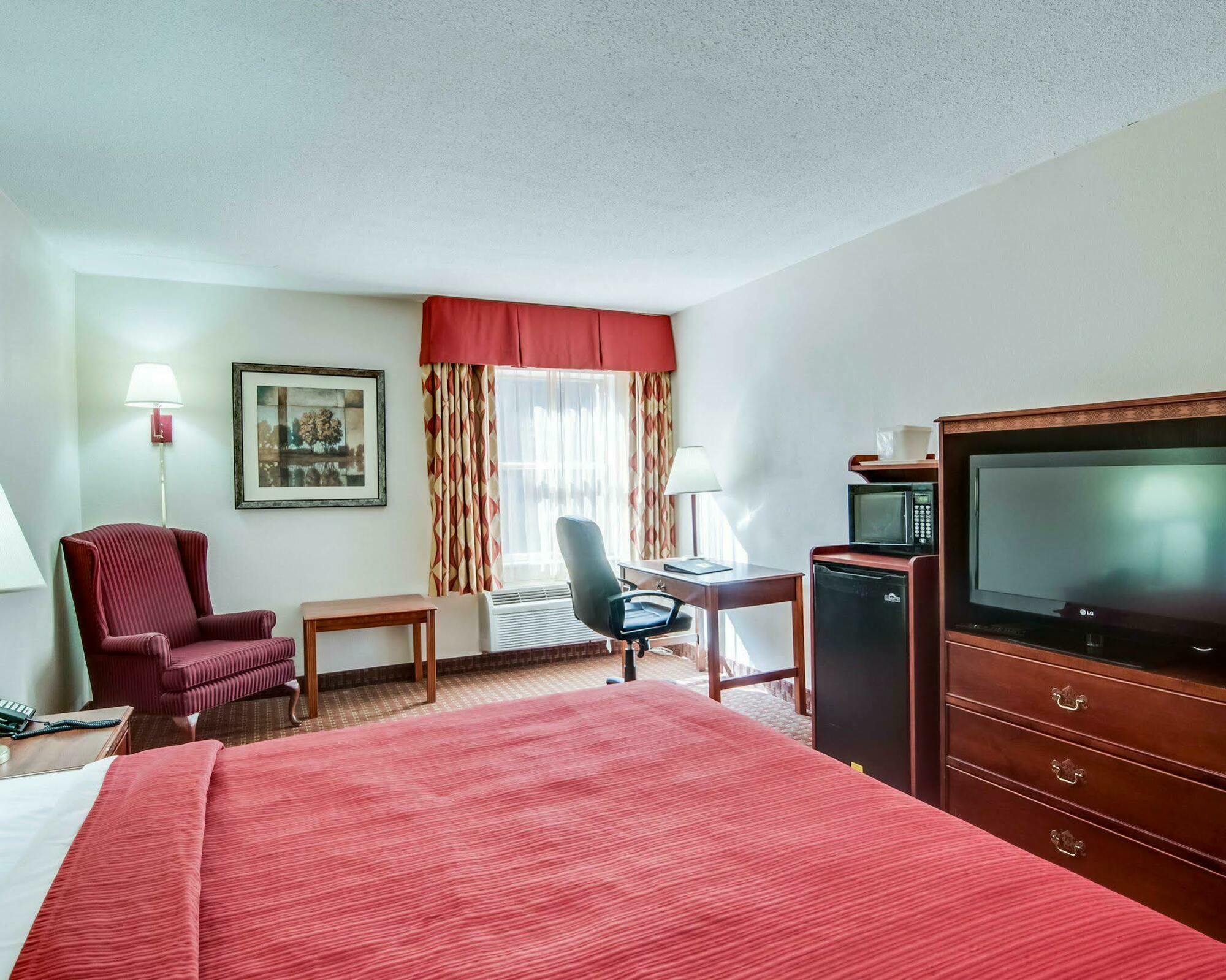 Quality Inn & Suites Lexington Near I-64 And I-81 Timber Ridge Exterior foto