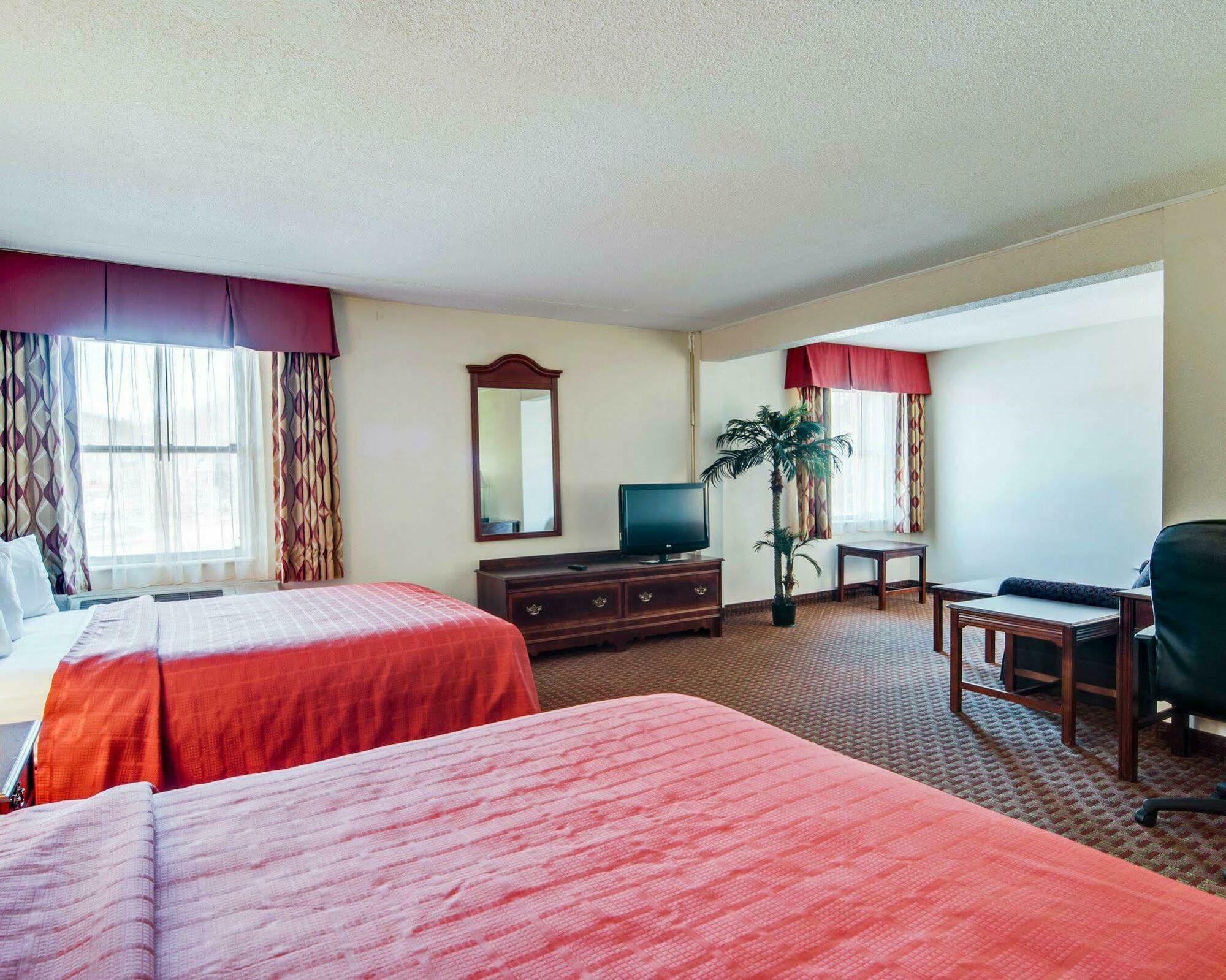 Quality Inn & Suites Lexington Near I-64 And I-81 Timber Ridge Exterior foto