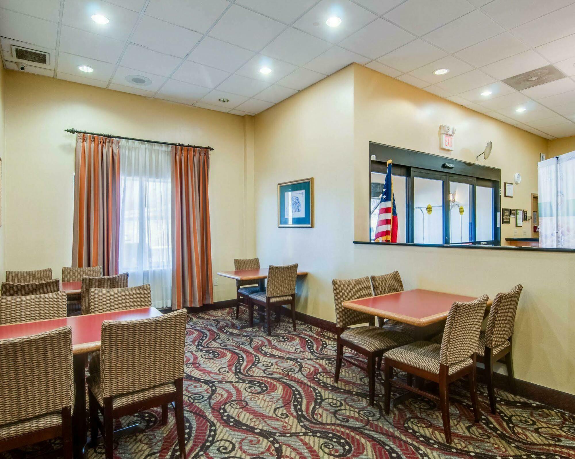 Quality Inn & Suites Lexington Near I-64 And I-81 Timber Ridge Exterior foto